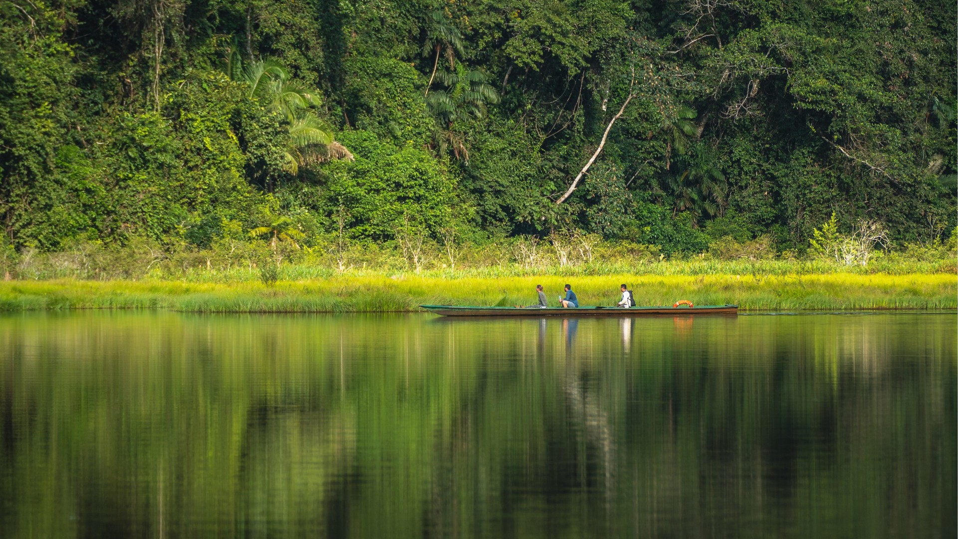 Lago Condenado en Refugio Amazonas